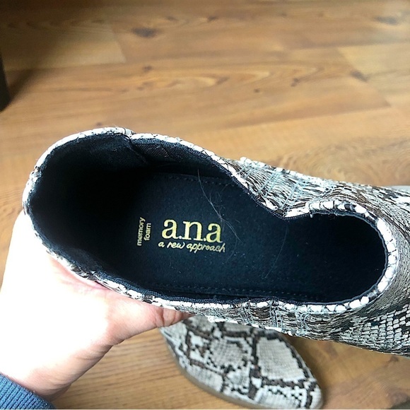 A.N.A NWOT’s Snakeskin Wedge Heeled Pointed Toe Boho Booties Size 9.5 - Picture 7 of 8